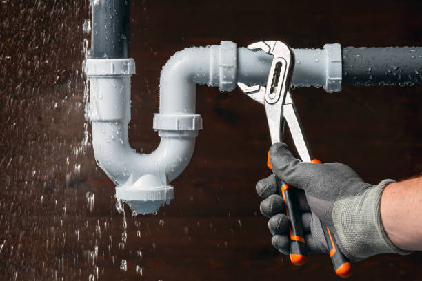 Professional Emergency Plumber technician working in Abington, PA